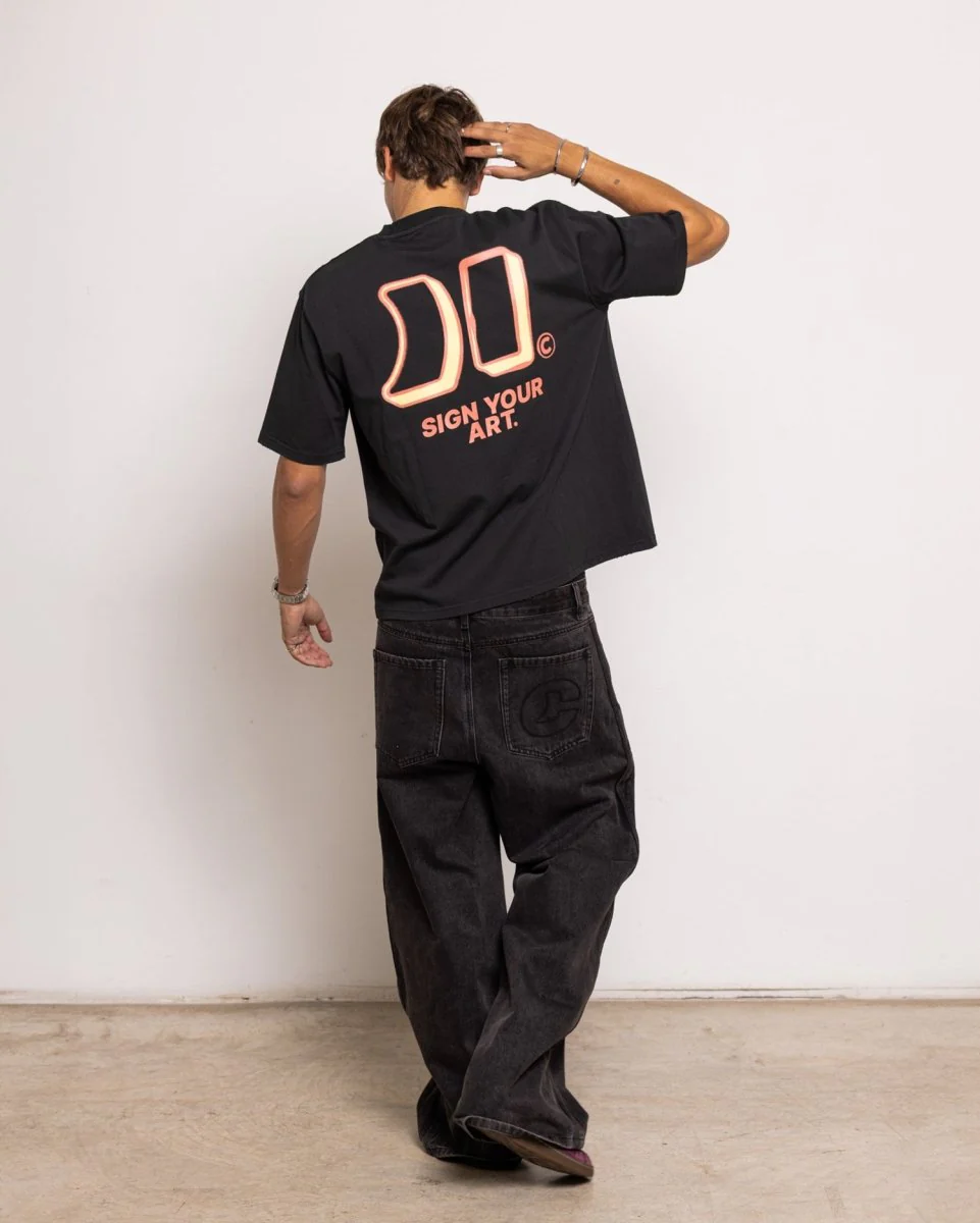 Camiseta negra icónica de Coolway Camiseta negra icónica de Coolway